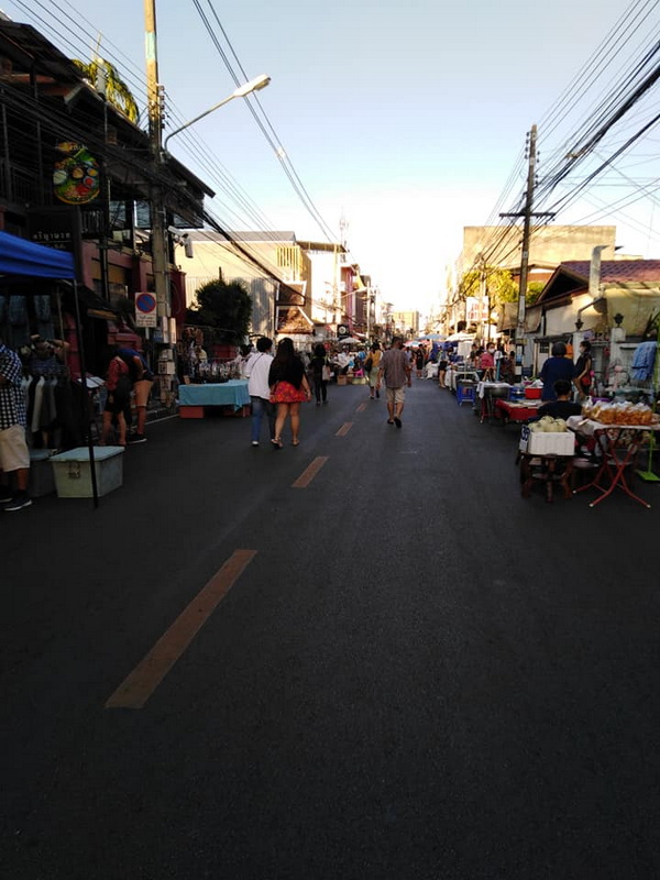 Vibrant Street Market Scene at Wua Lai Walking Street Chiang Mai Street market with vendors, shoppers, and stalls under a clear sky at Wua Lai Walking Street Chiang Mai.