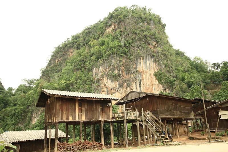 Lahu Hilltribe Travel Photograph Travel photograph selected for Lahu Hilltribe destination guide, Lahu Hilltribe main article view 4 2