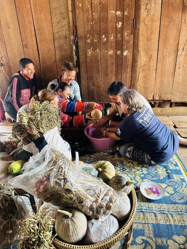 Lahu Hilltribe Travel Photograph Travel photograph selected for Lahu Hilltribe destination guide, Lahu Hilltribe main article view 4 2