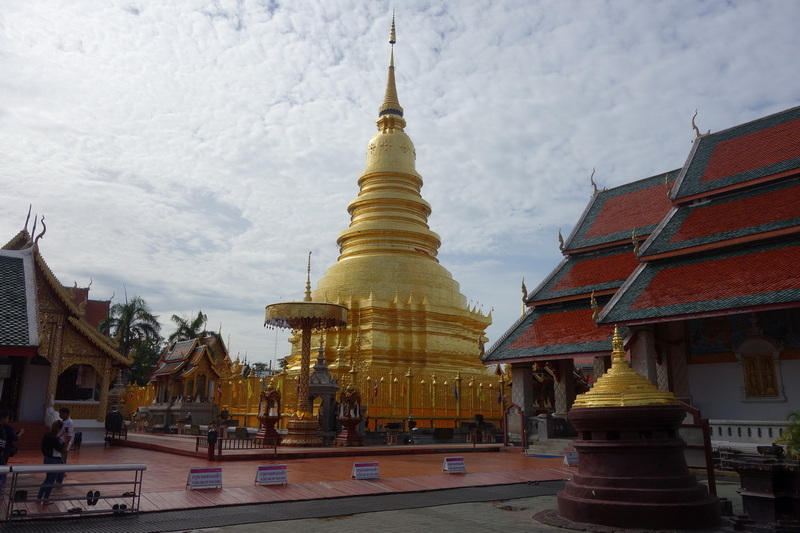Travel photograph selected for Phra That Hariphunchai Temple destination guide, Phra That Hariphunchai Temple main article view 2 2