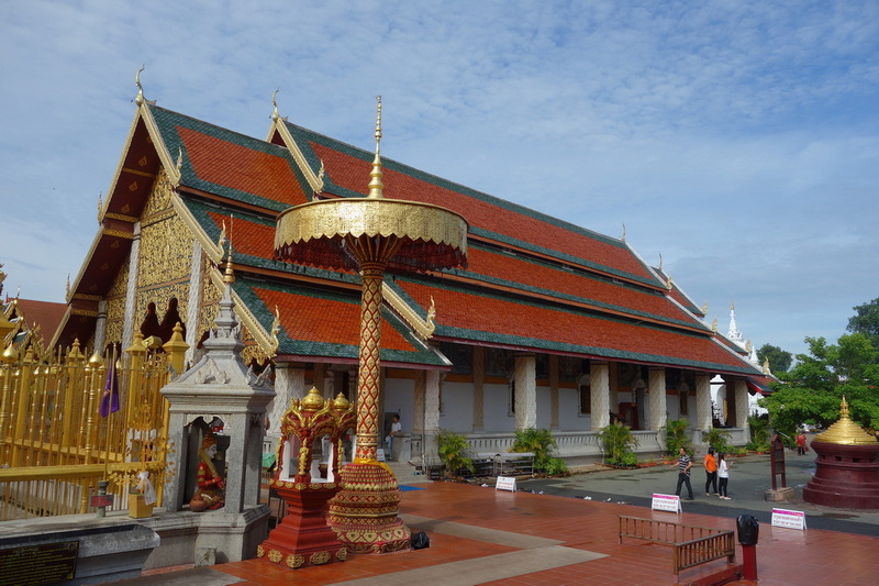 Travel photograph selected for Phra That Hariphunchai Temple destination guide, Phra That Hariphunchai Temple main article view 2 2