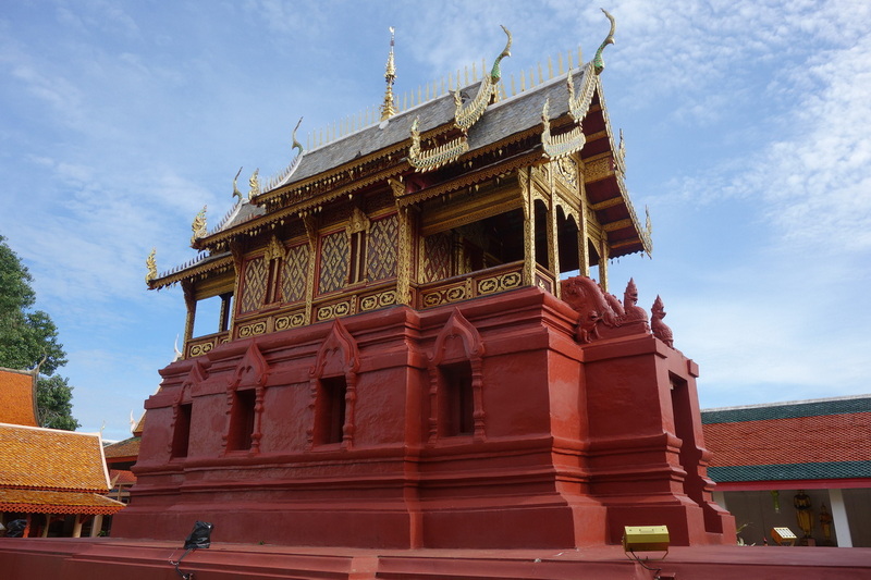 Travel photograph selected for Phra That Hariphunchai Temple destination guide, Phra That Hariphunchai Temple main article view 3 2