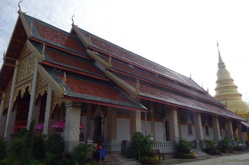 Travel photograph selected for Wat Phra That Hariphunchai destination guide, Wat Phra That Hariphunchai main article view 3 2