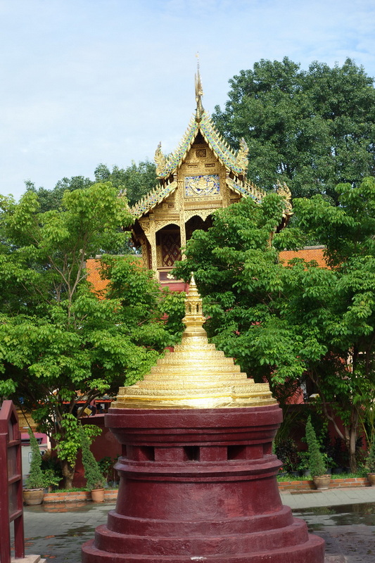 Travel photograph selected for Phra That Hariphunchai Temple destination guide, Phra That Hariphunchai Temple main article view 3 2