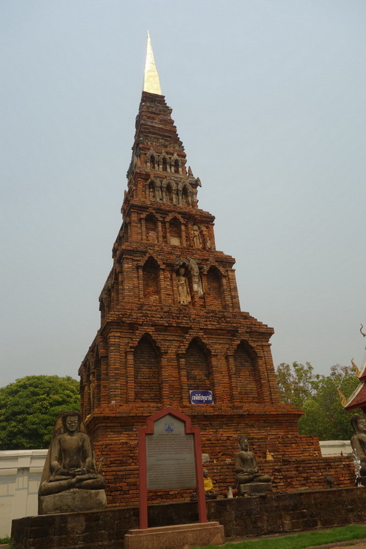 Travel photograph selected for Wat Phra That Hariphunchai destination guide, Wat Phra That Hariphunchai main article view 3 2