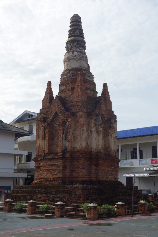 Travel photograph selected for Phra That Hariphunchai Temple destination guide, Phra That Hariphunchai Temple main article view 2 2