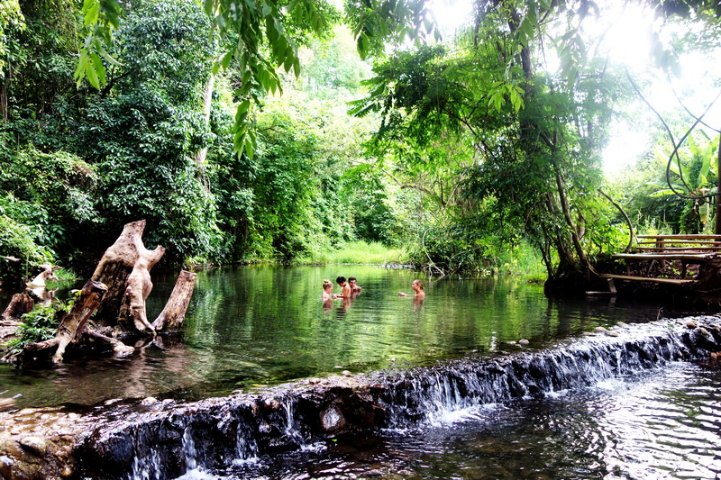 Travel photograph selected for Sai Ngam Hot Spring destination guide, Sai Ngam Hot Spring main article view 3 2