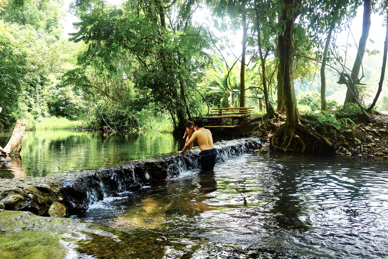 Travel photograph selected for Sai Ngam Natural Mineral Spring destination guide, Sai Ngam Natural Mineral Spring main article view 4 2