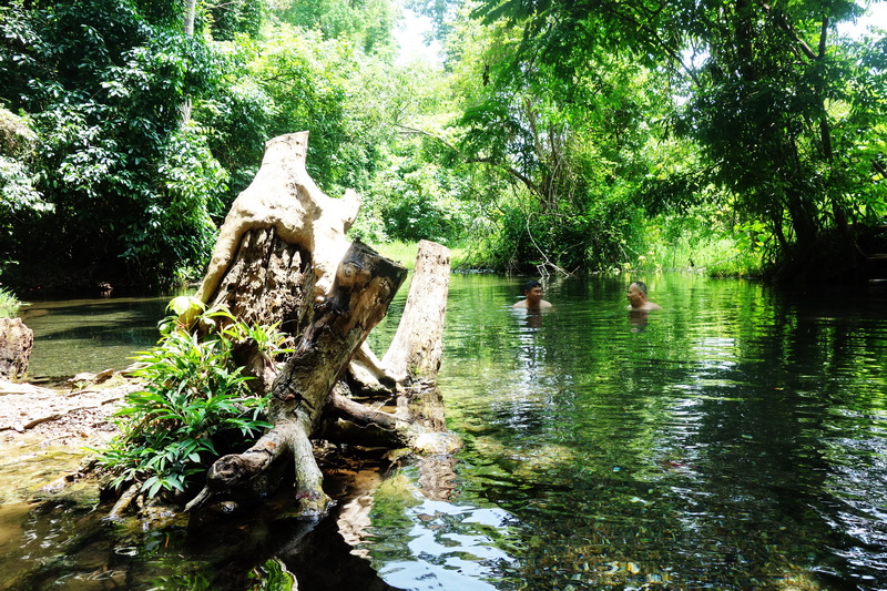 Travel photograph selected for Sai Ngam Natural Mineral Spring destination guide, Sai Ngam Natural Mineral Spring main article view 2 2